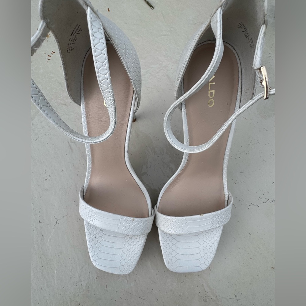 Aldo Elegant white Textured Heels size 9